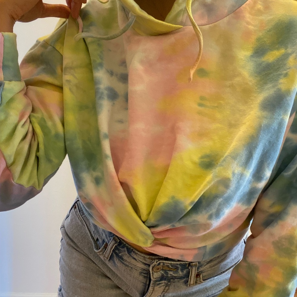 Cropped tie-dye hoodie